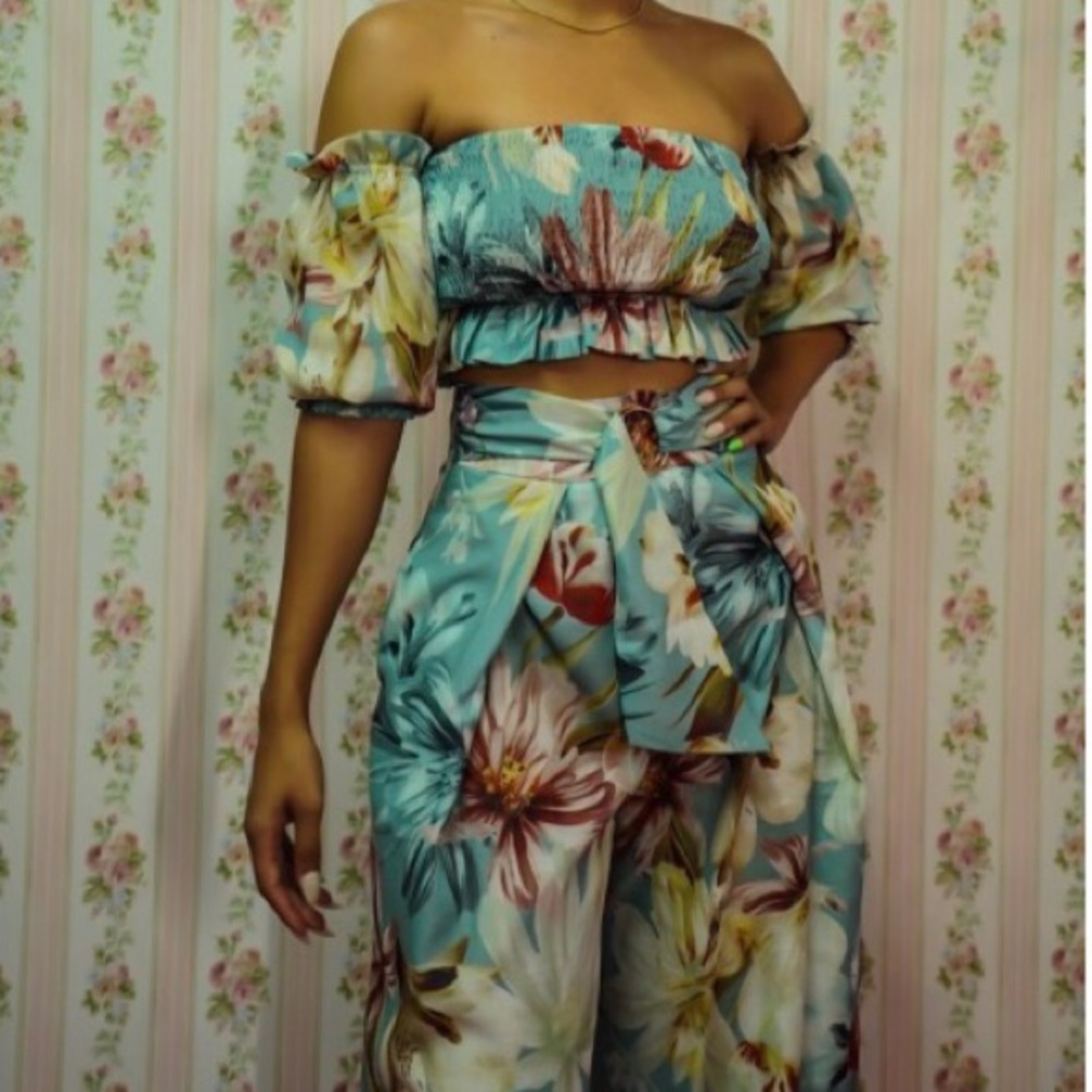 Sea Foam Green Floral Jumpsuit!!!🤩